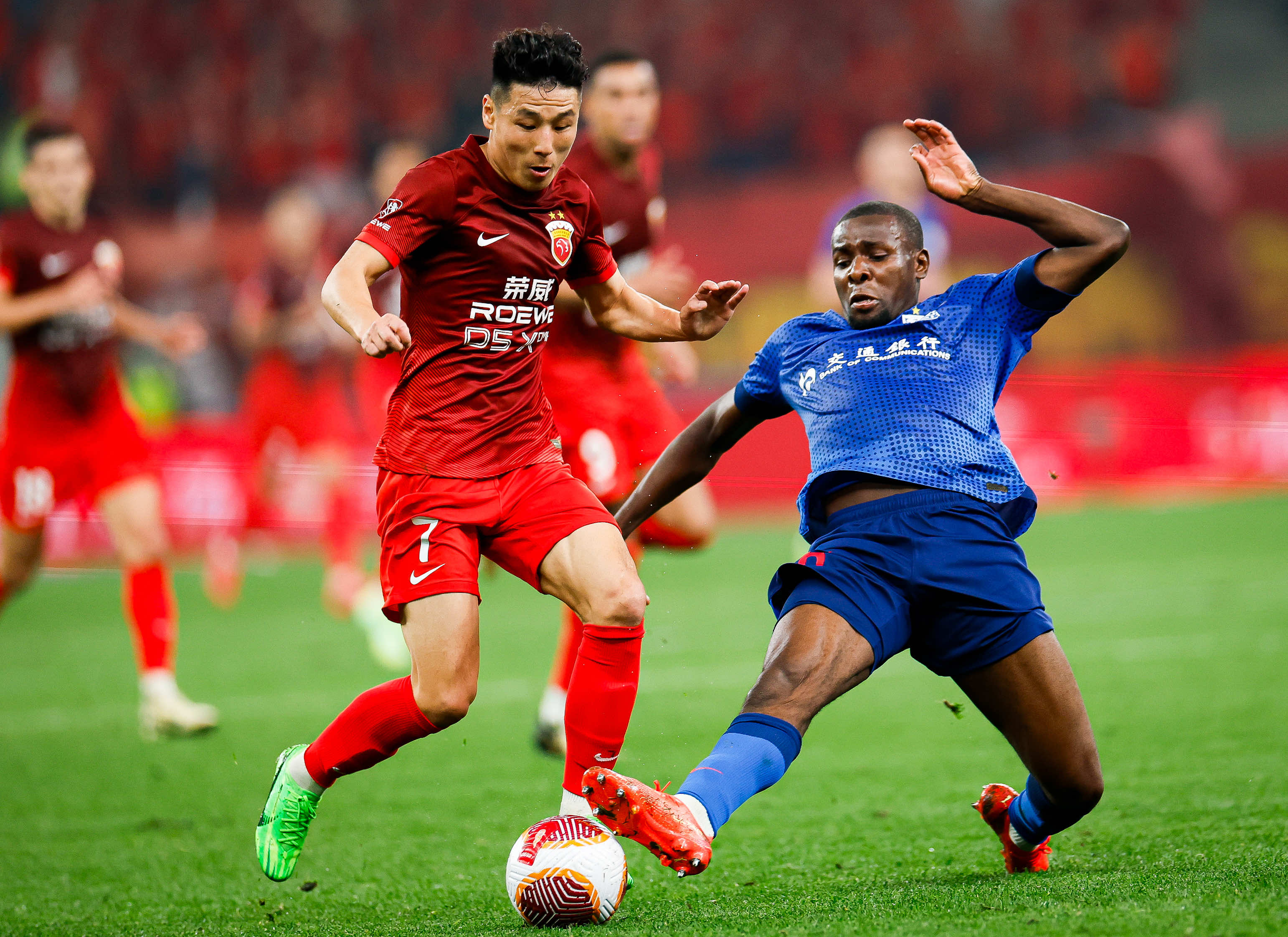 乐鱼体育线上网站-上海德比即将打响，上港对阵申花备战进行时