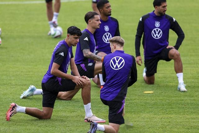 荷兰队击败德国,挺进欧国联四强 荷兰队击败德国,挺进欧国联四强