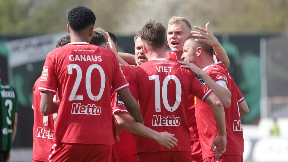 关于雷根斯堡遭遇不利，客场失分可惜的信息