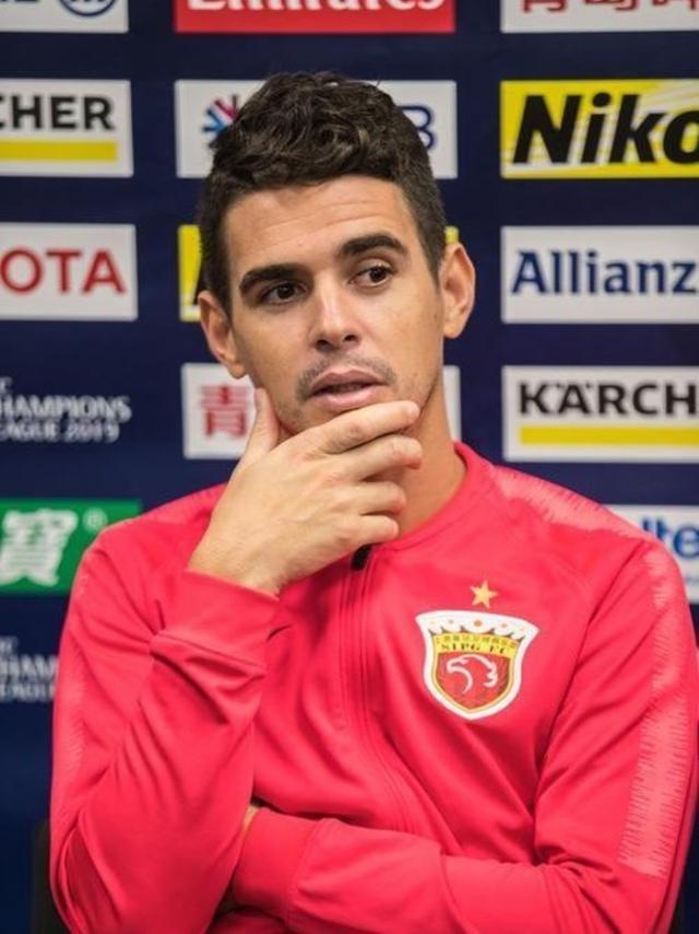 中超传奇球员退役,球迷感慨万千,向其致敬 中超传奇球员退役,球迷感慨万千,向其致敬