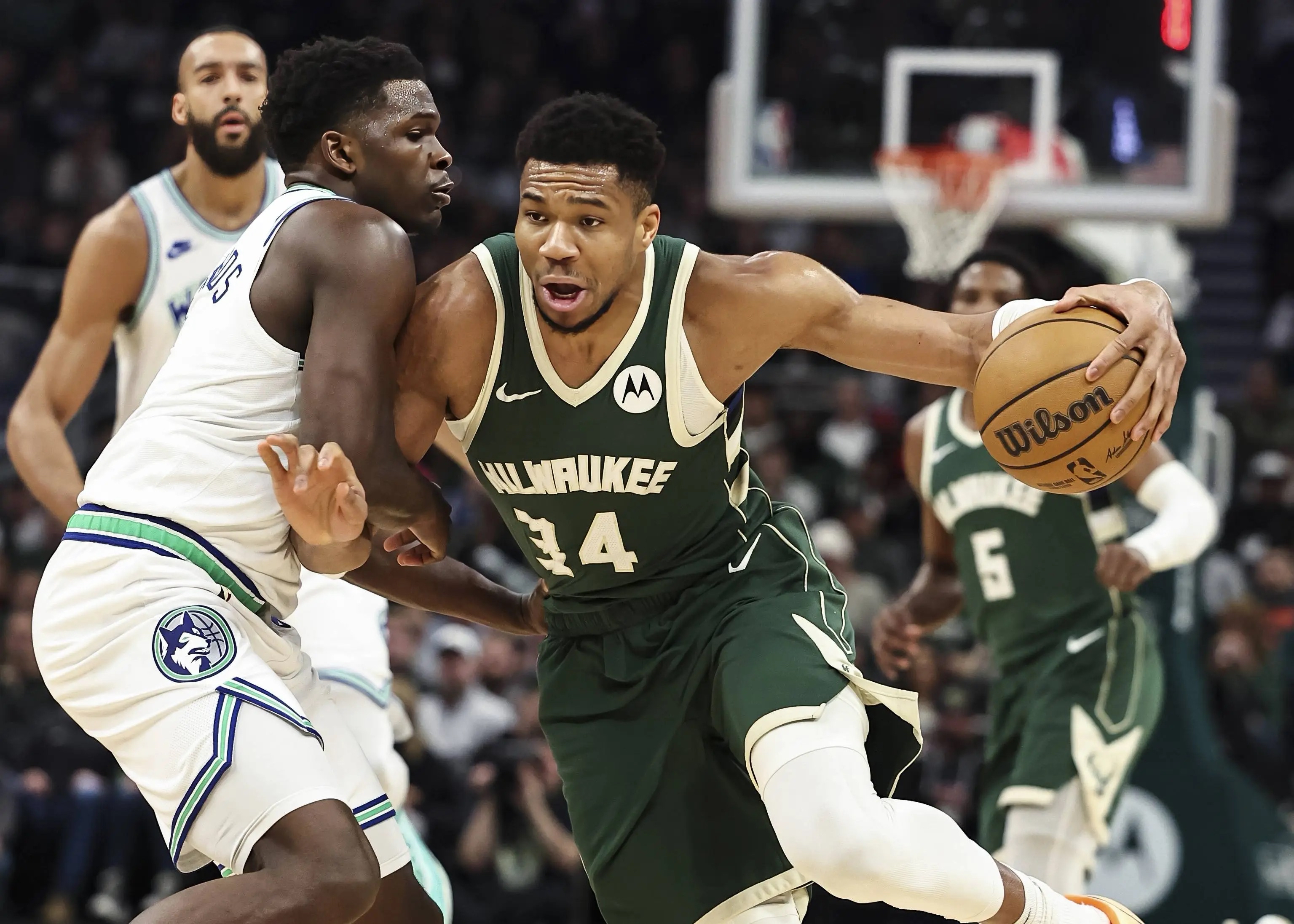 雄鹿击败森林狼,字母哥独得28分 雄鹿击败森林狼,字母哥独得28分