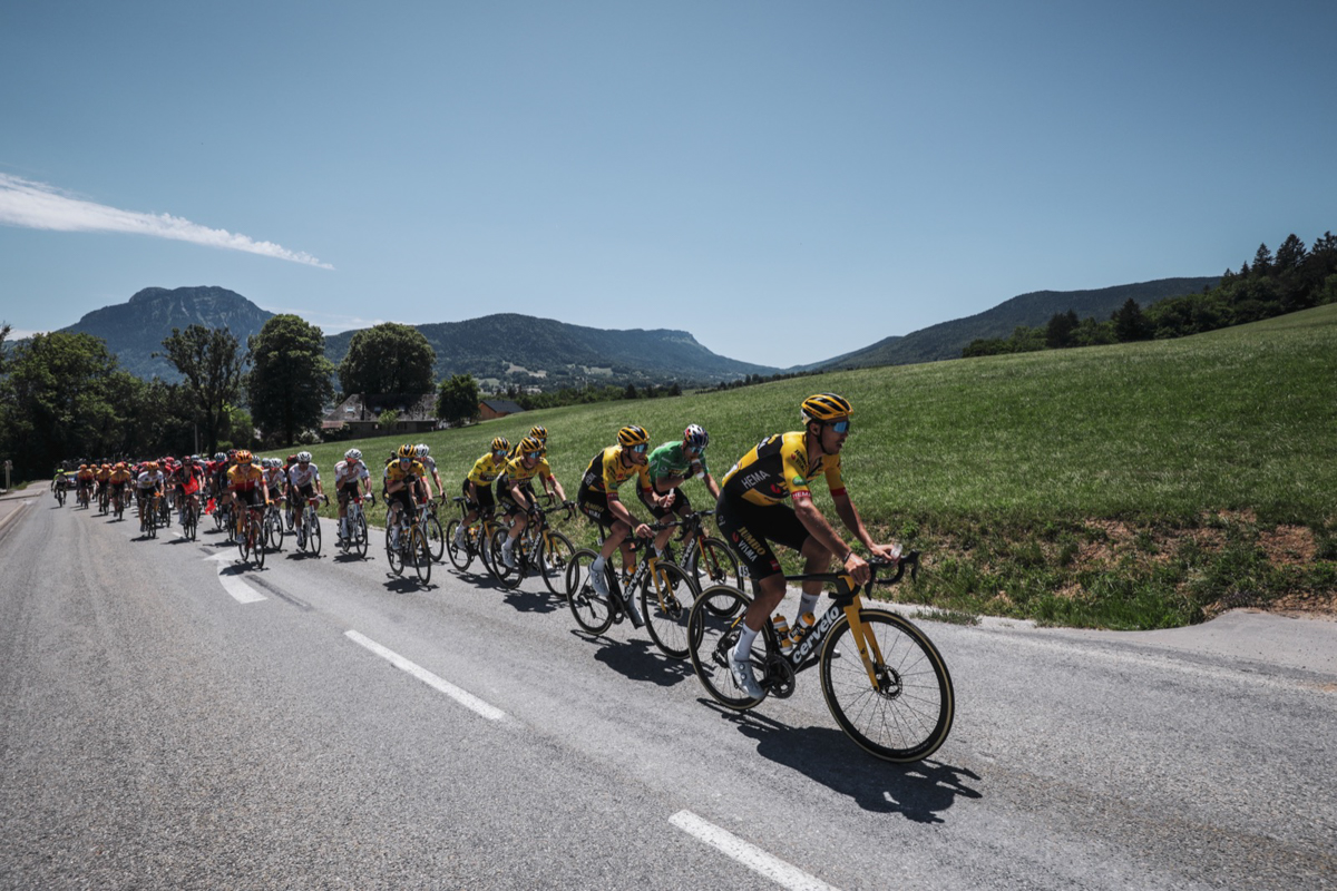 梅因茨队稳步推进，夺取比赛胜利积分榜前行