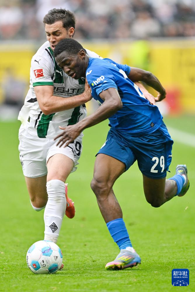 格拉德巴赫遭到门兴格拉德巴赫惊人逆袭,在巅峰对决中遭遇灭顶之灾的简单介绍 格拉德巴赫遭到门兴格拉德巴赫惊人逆袭,在巅峰对决中遭遇灭顶之灾的简单介绍