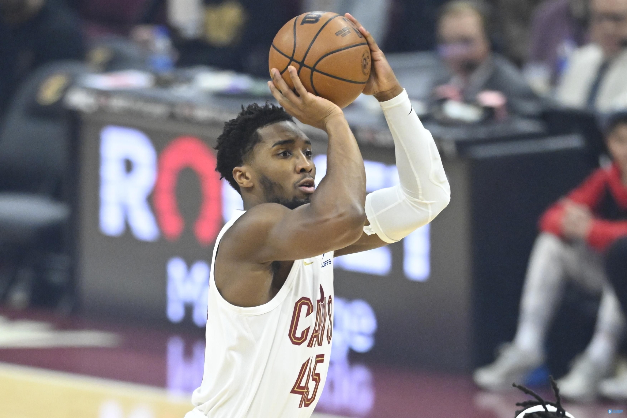 米切尔狂砍三十分，爵士大胜取得胜利