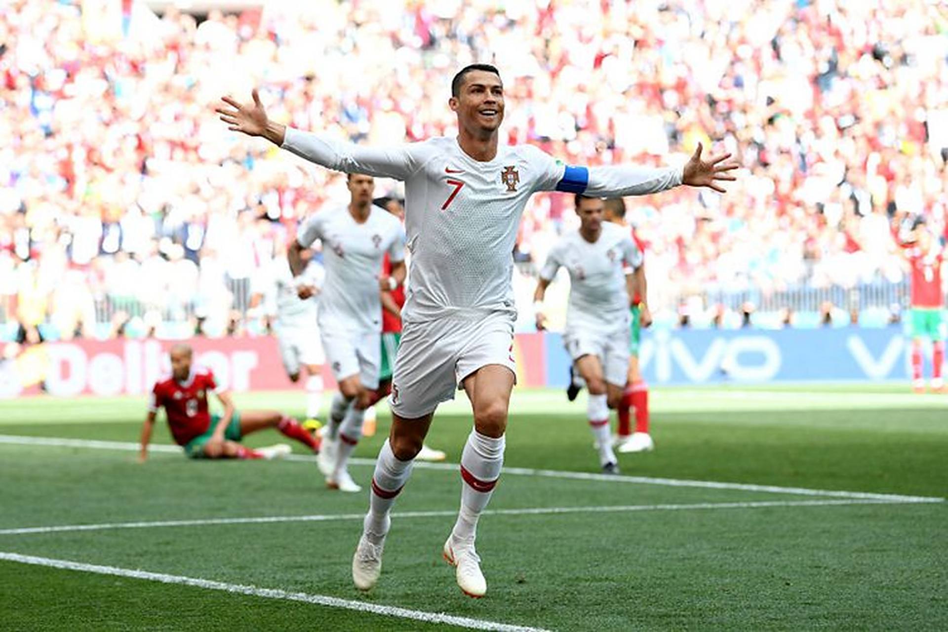 葡萄牙防线坚守,抵御对手攻势 葡萄牙防线坚守,抵御对手攻势