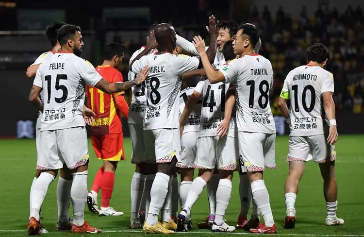 乐鱼官方网站-战术大比拼：广州力量队对阵延边富德