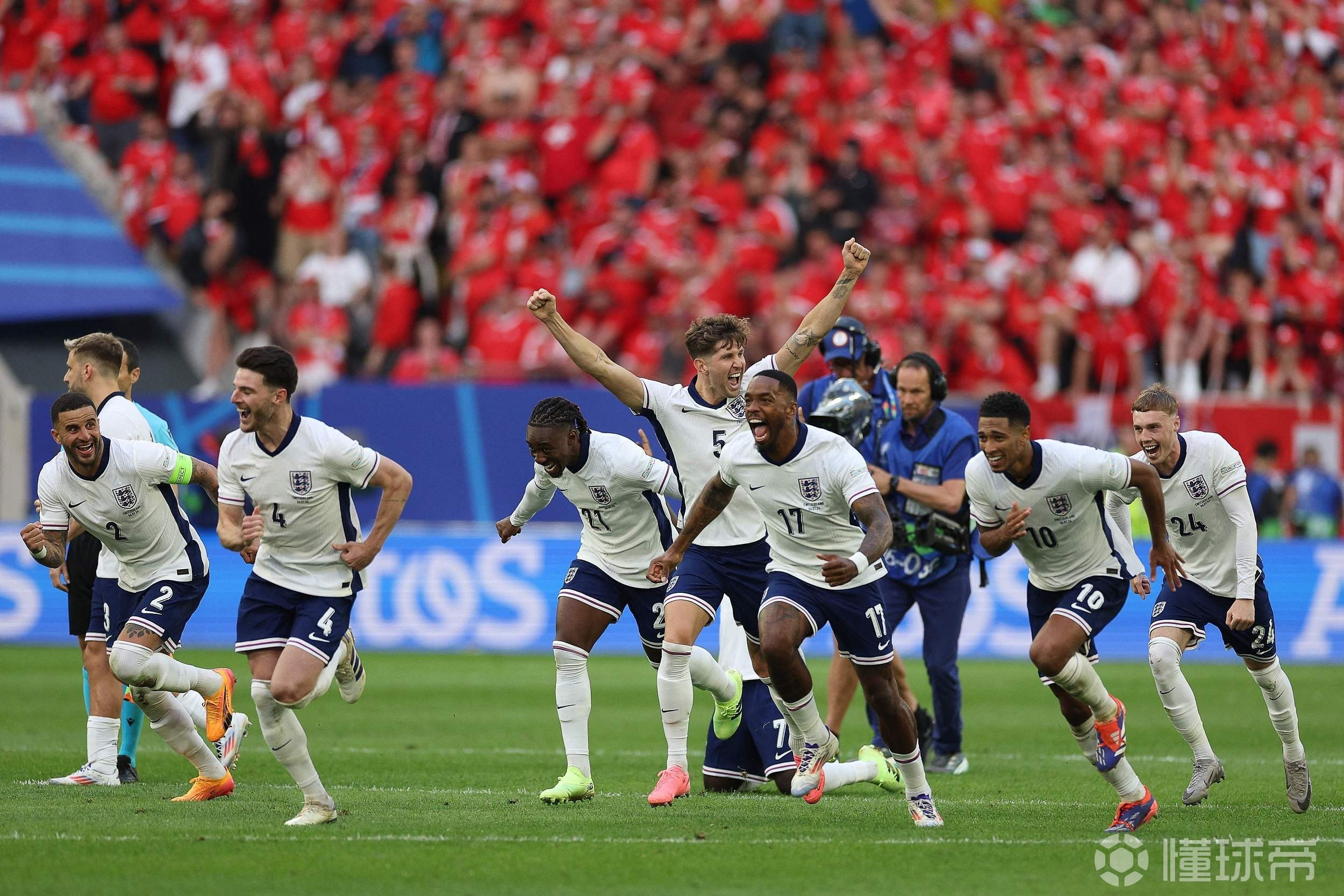 英格兰队轻松取胜,展现出色表现 英格兰队轻松取胜,展现出色表现
