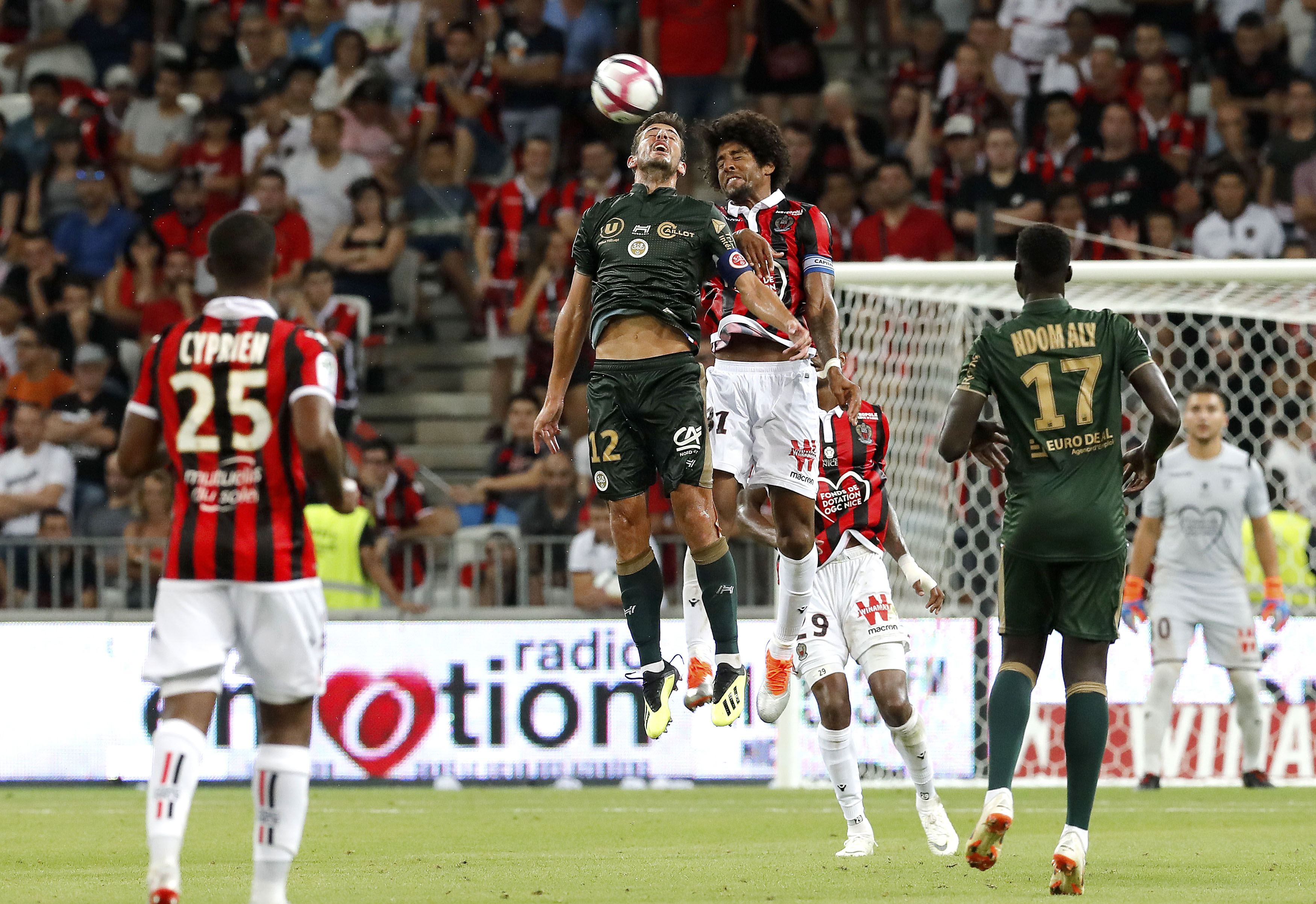 尼斯队员备战,迎接法甲挑战 尼斯队员备战,迎接法甲挑战