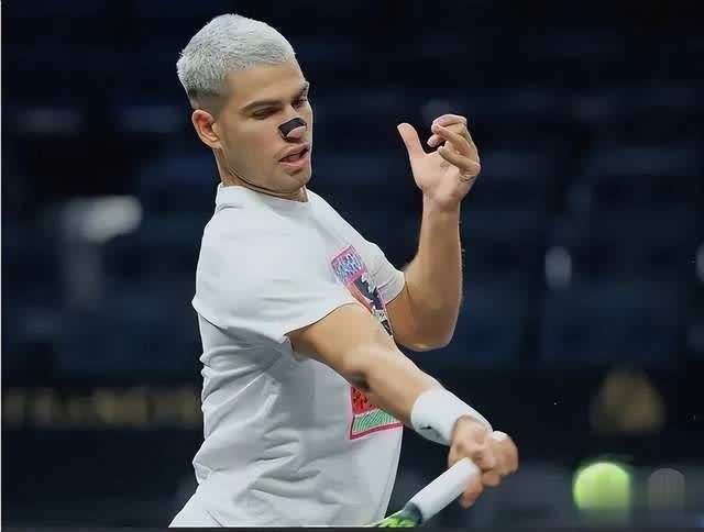 包含西班牙网球队轻取法国网球队,费德勒打破历史纪录的词条 包含西班牙网球队轻取法国网球队,费德勒打破历史纪录的词条