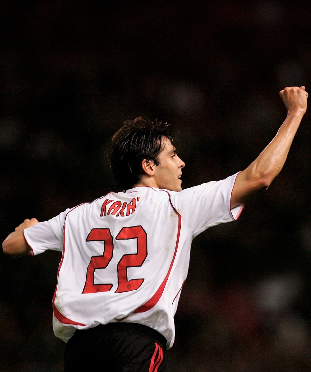 包含AC米兰险胜曼联，若日尼奥点燃赛场的词条