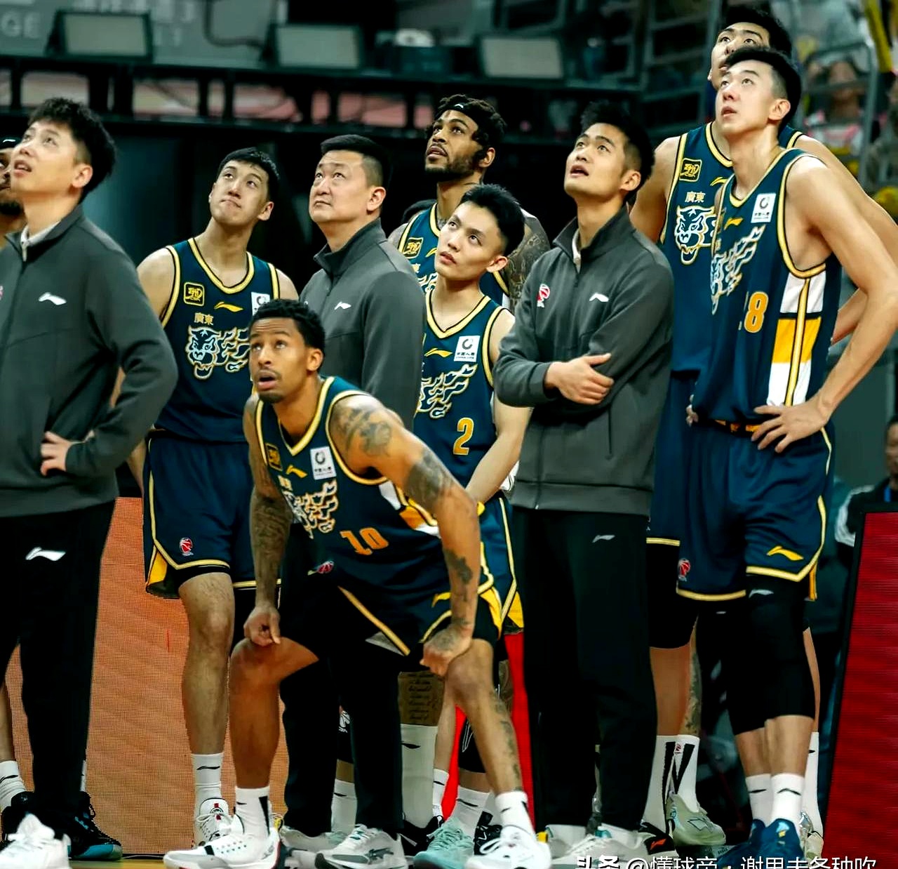 上海队翻盘勇士，布克扛起全队